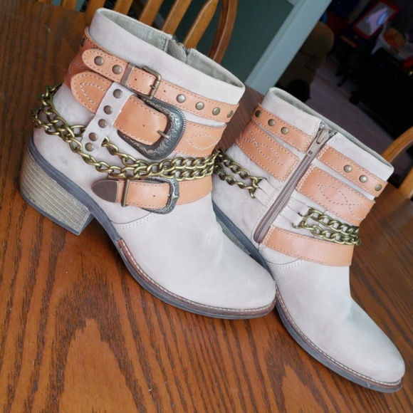 ×SOLD×ALDO CHAIN BOOTS 8/38.5EURO - Picture 2 of 16